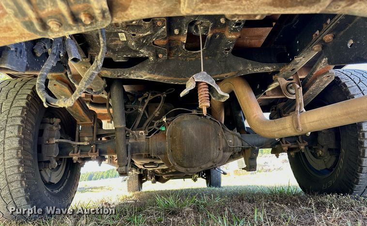 image for item NP9690 2013 Ford F250 Super Duty XL  Crew Cab flatbed pickup truck