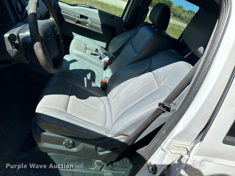 image for item NP9690 2013 Ford F250 Super Duty XL  Crew Cab flatbed pickup truck