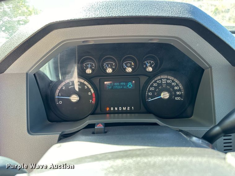 image for item NP9690 2013 Ford F250 Super Duty XL  Crew Cab flatbed pickup truck