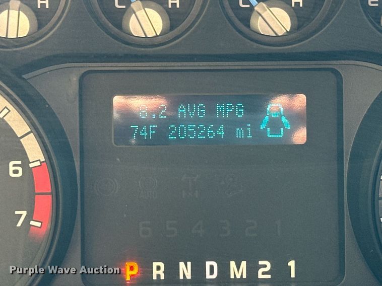 image for item NP9690 2013 Ford F250 Super Duty XL  Crew Cab flatbed pickup truck