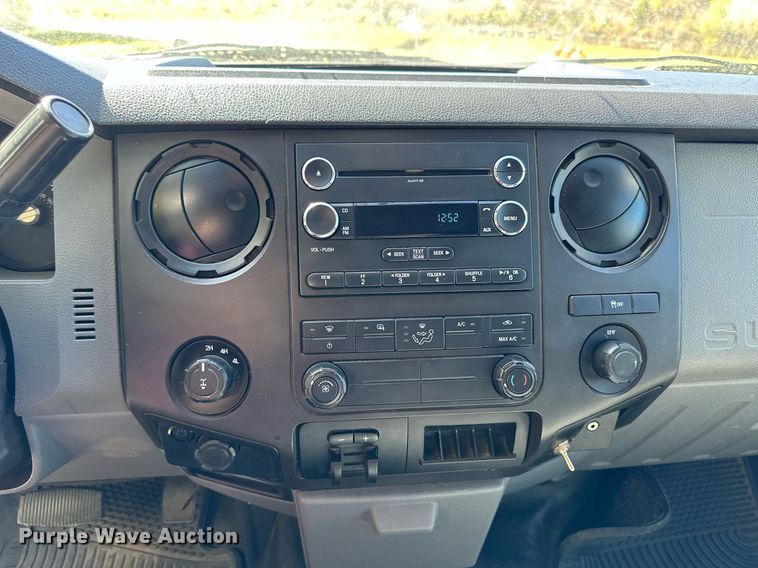 image for item NP9690 2013 Ford F250 Super Duty XL  Crew Cab flatbed pickup truck