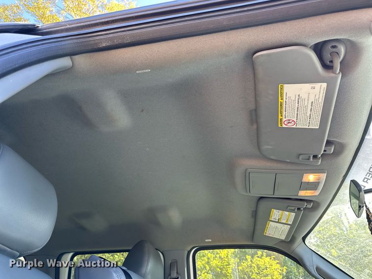 image for item NP9690 2013 Ford F250 Super Duty XL  Crew Cab flatbed pickup truck