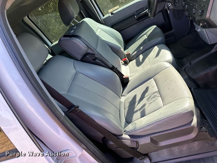 image for item NP9690 2013 Ford F250 Super Duty XL  Crew Cab flatbed pickup truck