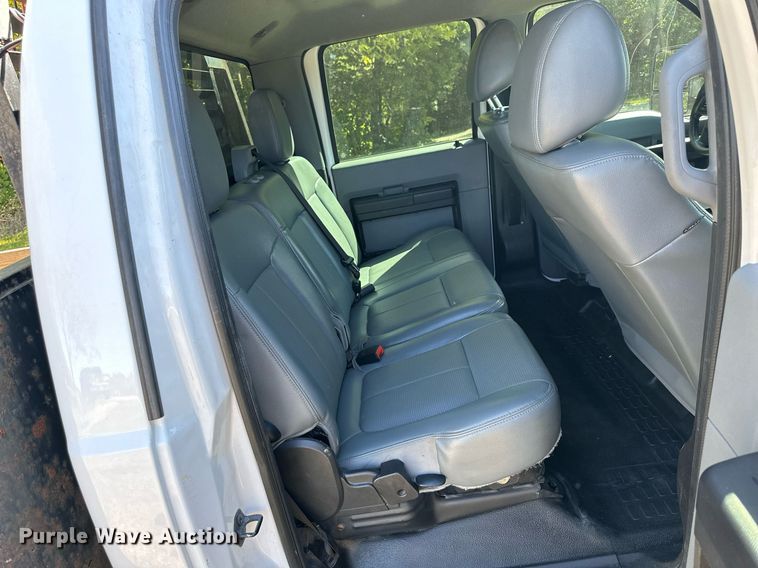 image for item NP9690 2013 Ford F250 Super Duty XL  Crew Cab flatbed pickup truck