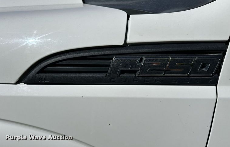 image for item NP9690 2013 Ford F250 Super Duty XL  Crew Cab flatbed pickup truck