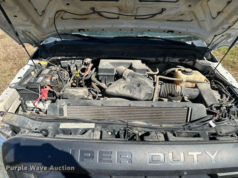 image for item NP9690 2013 Ford F250 Super Duty XL  Crew Cab flatbed pickup truck