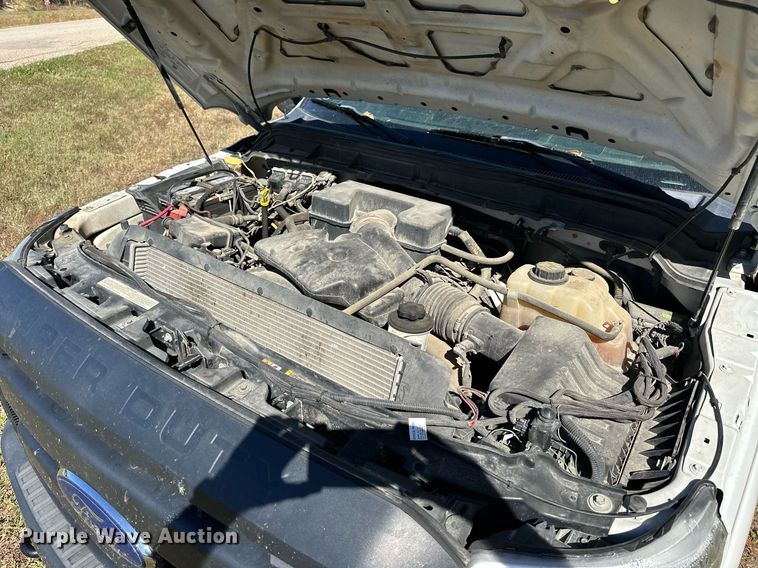 image for item NP9690 2013 Ford F250 Super Duty XL  Crew Cab flatbed pickup truck