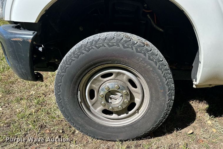 image for item NP9690 2013 Ford F250 Super Duty XL  Crew Cab flatbed pickup truck