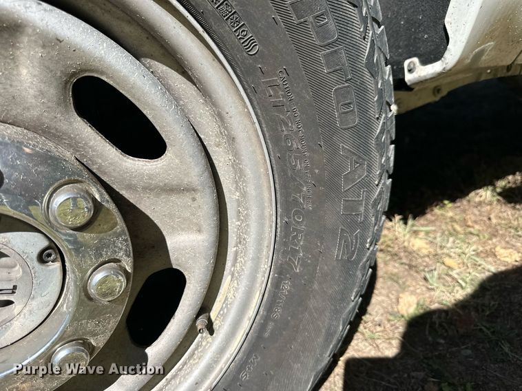 image for item NP9690 2013 Ford F250 Super Duty XL  Crew Cab flatbed pickup truck