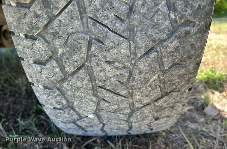 image for item NP9690 2013 Ford F250 Super Duty XL  Crew Cab flatbed pickup truck