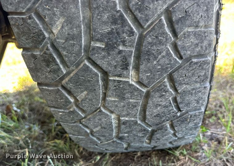 image for item NP9690 2013 Ford F250 Super Duty XL  Crew Cab flatbed pickup truck