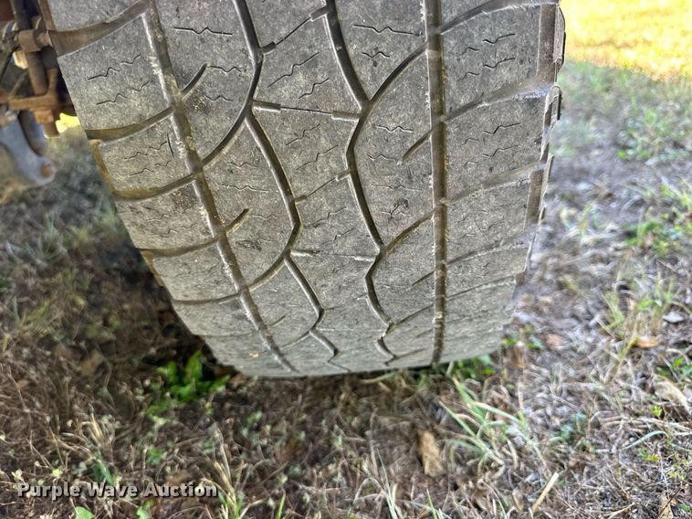 image for item NP9690 2013 Ford F250 Super Duty XL  Crew Cab flatbed pickup truck