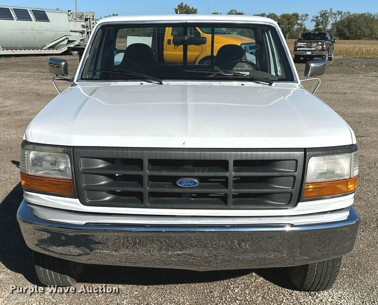 image for item NP9696 1997 Ford F350 XL  utility bed pickup truck