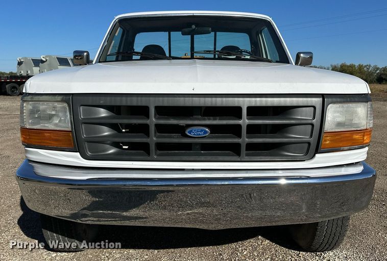 image for item NP9696 1997 Ford F350 XL  utility bed pickup truck