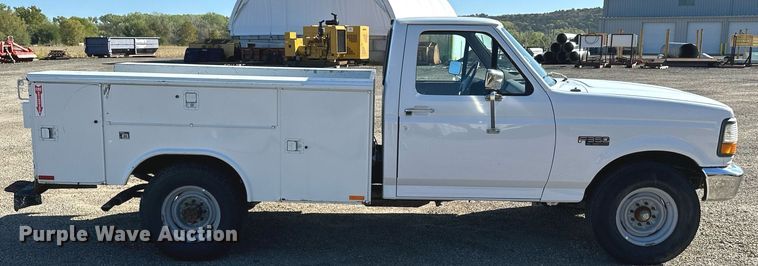 image for item NP9696 1997 Ford F350 XL  utility bed pickup truck