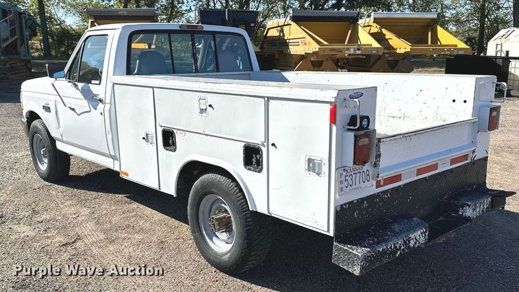 image for item NP9696 1997 Ford F350 XL  utility bed pickup truck