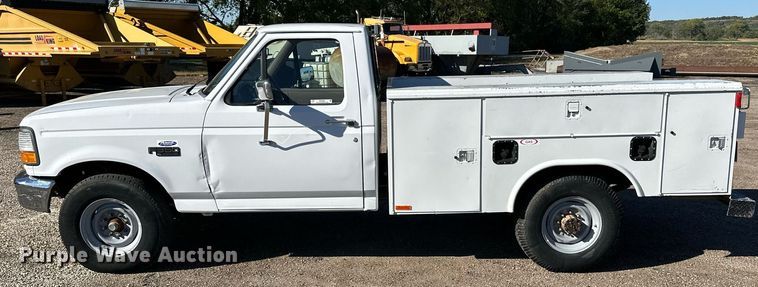image for item NP9696 1997 Ford F350 XL  utility bed pickup truck