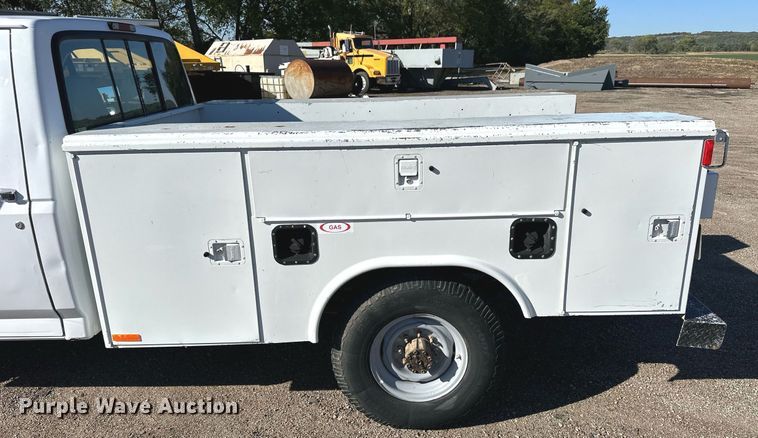 image for item NP9696 1997 Ford F350 XL  utility bed pickup truck