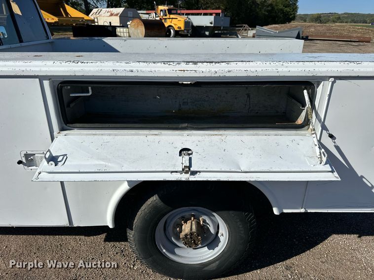 image for item NP9696 1997 Ford F350 XL  utility bed pickup truck