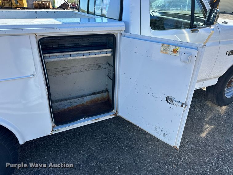 image for item NP9696 1997 Ford F350 XL  utility bed pickup truck