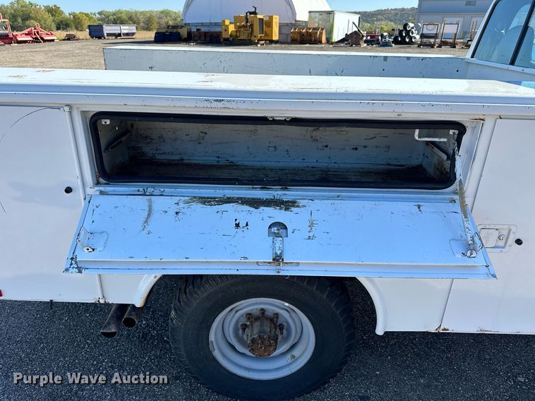 image for item NP9696 1997 Ford F350 XL  utility bed pickup truck