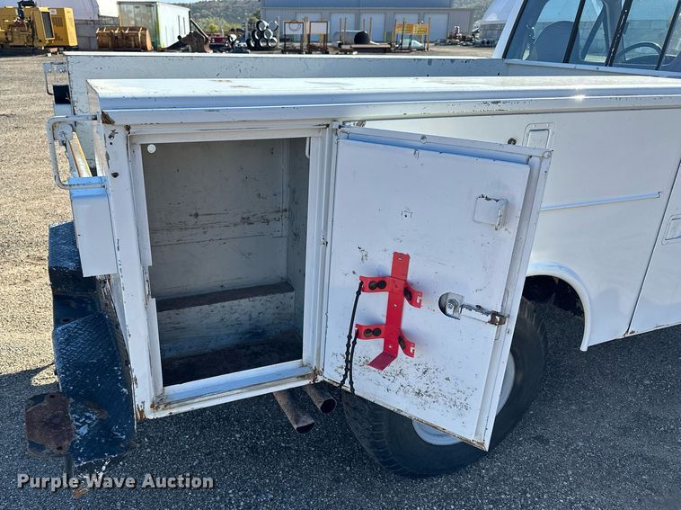 image for item NP9696 1997 Ford F350 XL  utility bed pickup truck