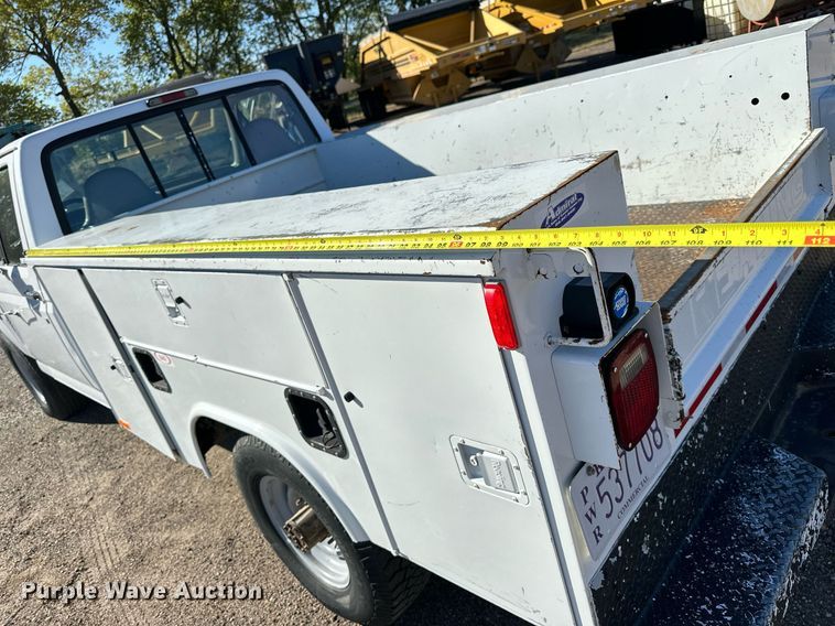 image for item NP9696 1997 Ford F350 XL  utility bed pickup truck