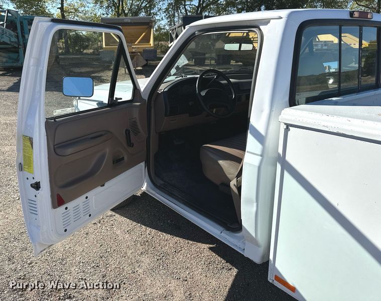 image for item NP9696 1997 Ford F350 XL  utility bed pickup truck