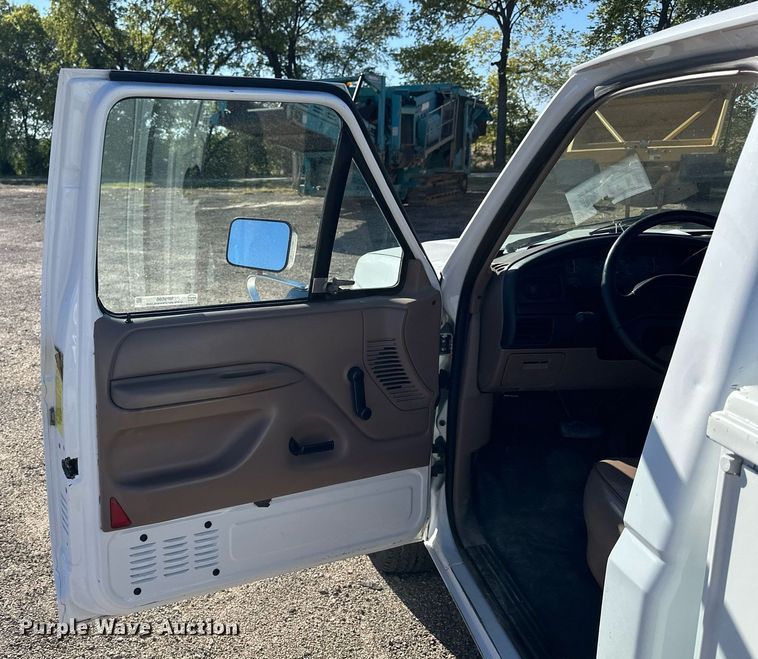 image for item NP9696 1997 Ford F350 XL  utility bed pickup truck