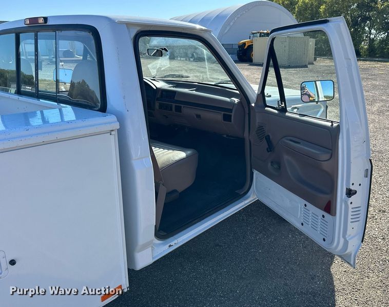 image for item NP9696 1997 Ford F350 XL  utility bed pickup truck