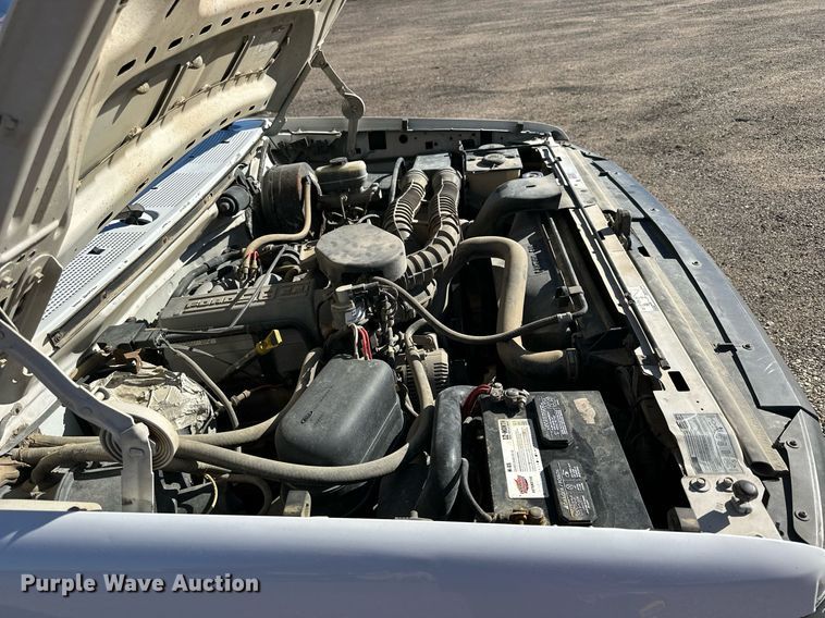 image for item NP9696 1997 Ford F350 XL  utility bed pickup truck