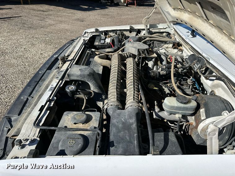 image for item NP9696 1997 Ford F350 XL  utility bed pickup truck