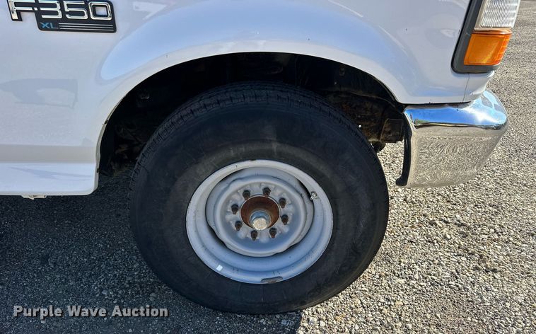 image for item NP9696 1997 Ford F350 XL  utility bed pickup truck