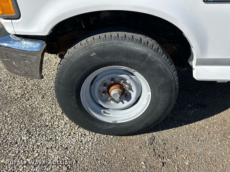 image for item NP9696 1997 Ford F350 XL  utility bed pickup truck