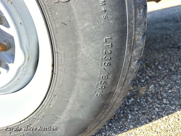 image for item NP9696 1997 Ford F350 XL  utility bed pickup truck