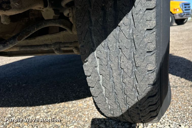 image for item NP9696 1997 Ford F350 XL  utility bed pickup truck