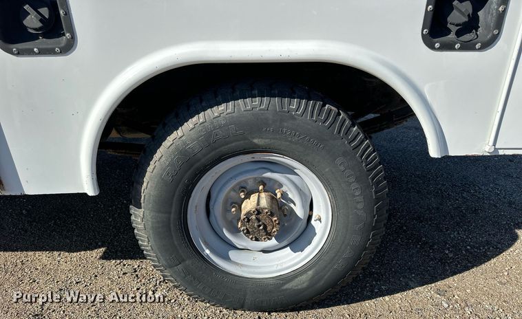 image for item NP9696 1997 Ford F350 XL  utility bed pickup truck