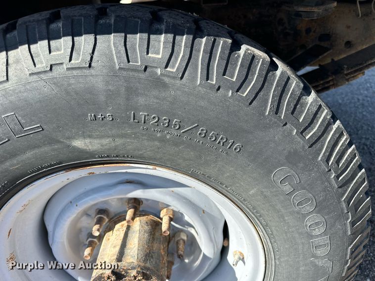 image for item NP9696 1997 Ford F350 XL  utility bed pickup truck