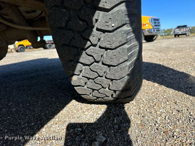 image for item NP9696 1997 Ford F350 XL  utility bed pickup truck