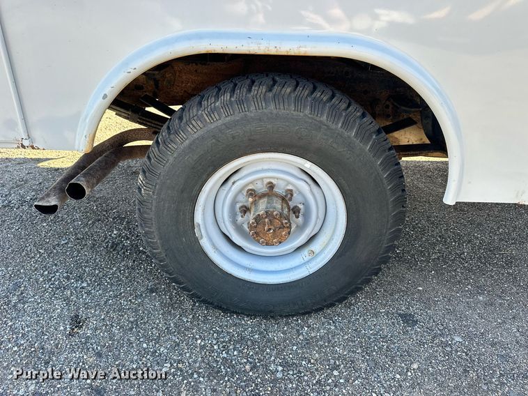 image for item NP9696 1997 Ford F350 XL  utility bed pickup truck