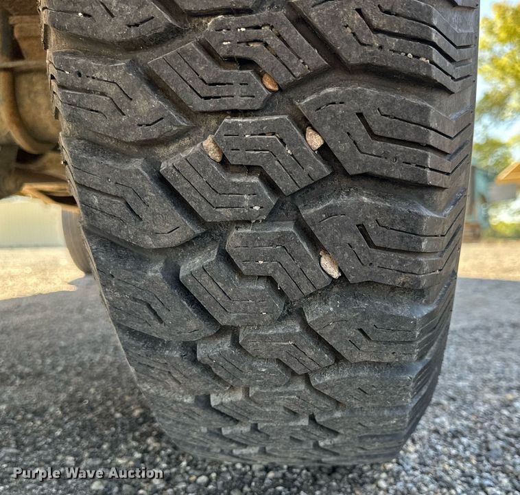 image for item NP9696 1997 Ford F350 XL  utility bed pickup truck