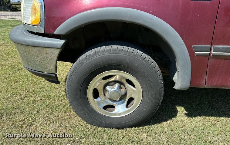 image for item NQ9325 1997 Ford F150  SuperCab pickup truck