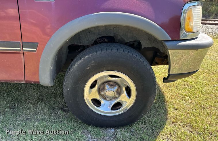 image for item NQ9325 1997 Ford F150  SuperCab pickup truck