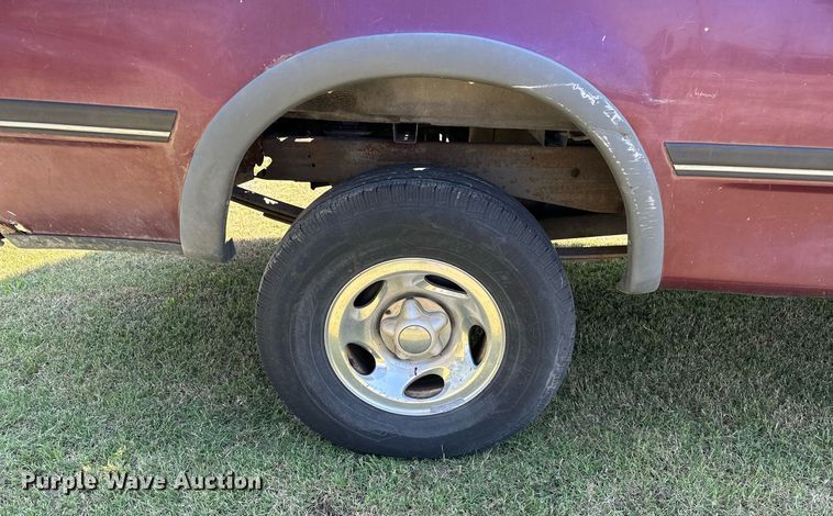 image for item NQ9325 1997 Ford F150  SuperCab pickup truck