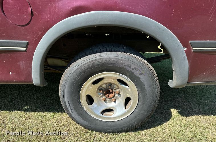 image for item NQ9325 1997 Ford F150  SuperCab pickup truck