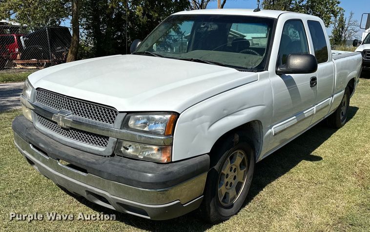 image for item NQ9326 2003 Chevrolet Silverado 1500  Ext. Cab pickup truck