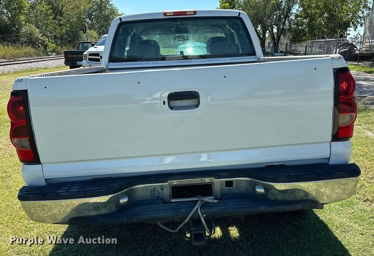 image for item NQ9326 2003 Chevrolet Silverado 1500  Ext. Cab pickup truck