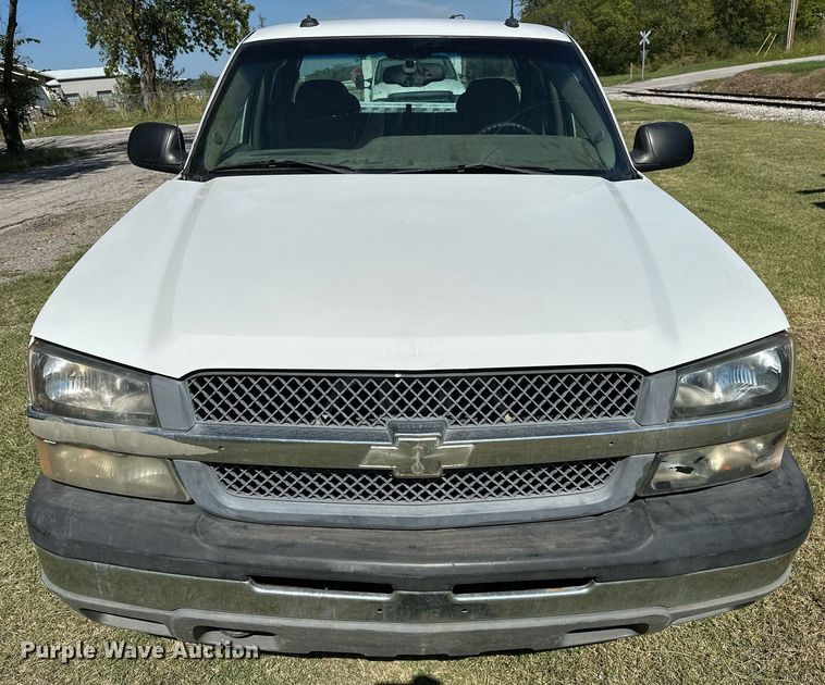 image for item NQ9326 2003 Chevrolet Silverado 1500  Ext. Cab pickup truck