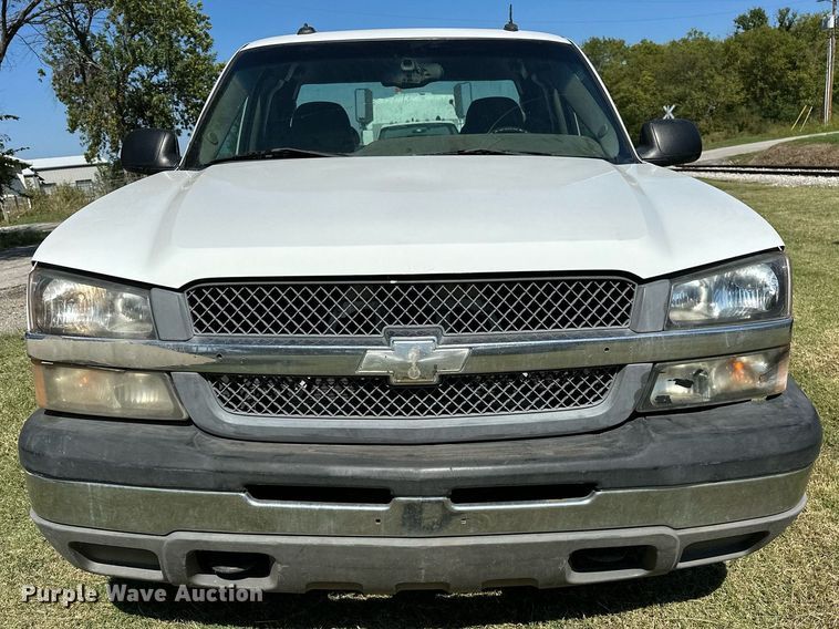 image for item NQ9326 2003 Chevrolet Silverado 1500  Ext. Cab pickup truck