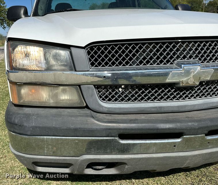 image for item NQ9326 2003 Chevrolet Silverado 1500  Ext. Cab pickup truck